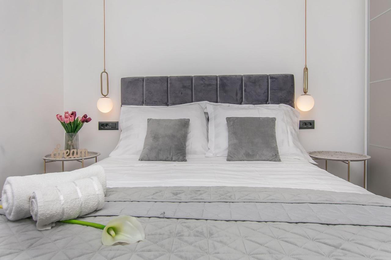 Apartments Empress Mimice Kültér fotó